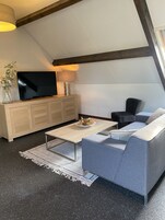 Habitación familiar, varias habitaciones, no fumadores, 2 baños | Edredones de plumas, colchones con acolchado adicional, minibar