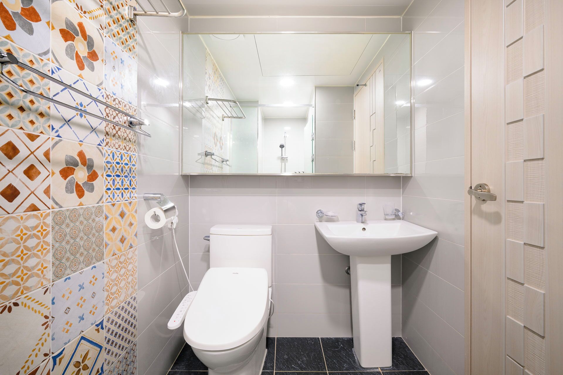 family double room | bathroom | shower, hair dryer, bidet, towels