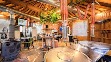 Aperto a colazione e pranzo, cucina coreana