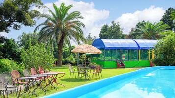 Piscina externa sazonal