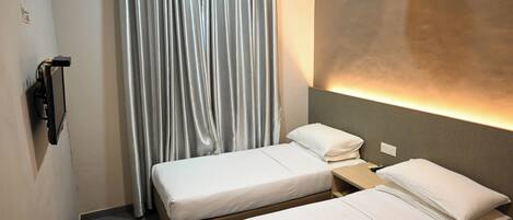 Twin kamer | Een bureau, een strijkplank/strijkijzer, gratis wifi