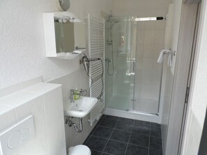 Standard Double Room, 1 Bedroom | Bathroom