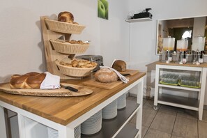 Free daily buffet breakfast - Hotel Waldhorn (Bern)
