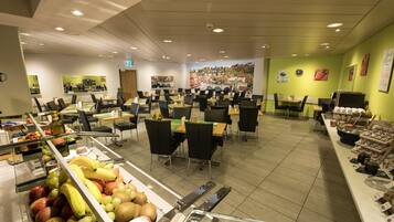 Free daily buffet breakfast