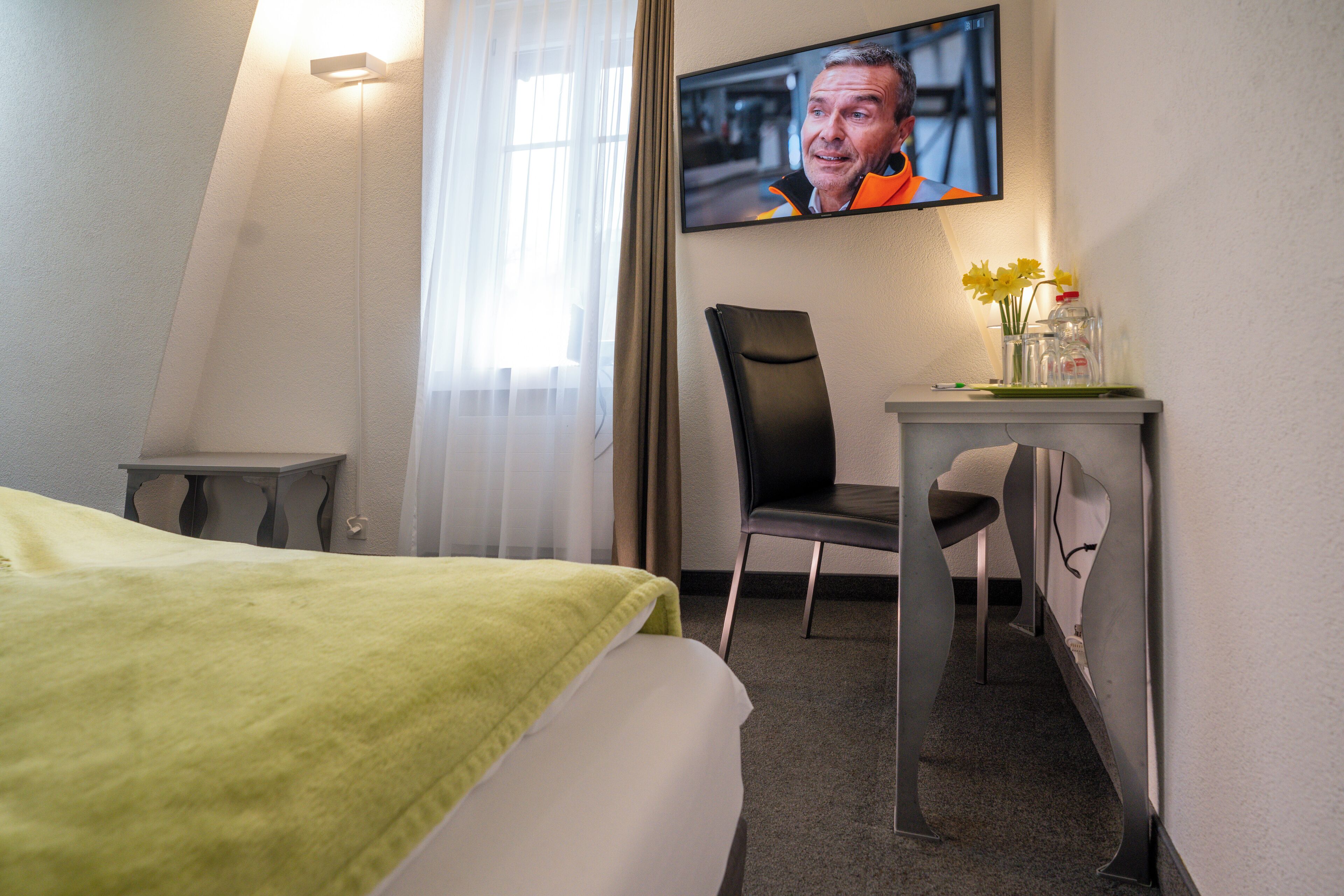 business single room | premium bedding, in-room safe, desk, blackout curtains