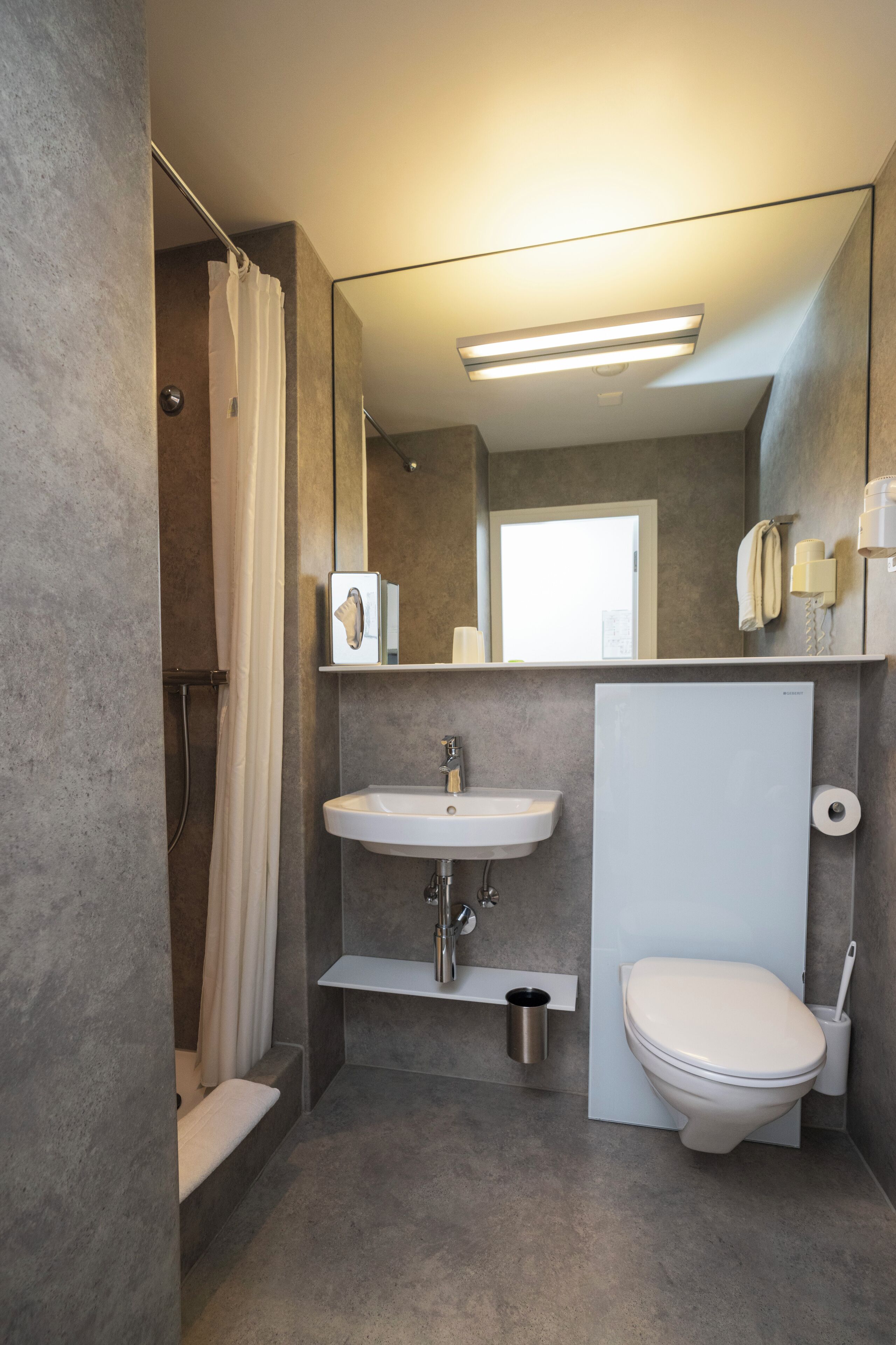 business single room | bathroom | hair dryer, towels