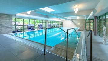 Innenpool, Liegestühle