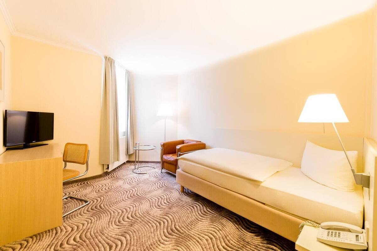 Classic Single Room | Hypo-allergenic bedding, minibar, in-room safe, individually decorated