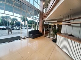 Área de estar no saguão