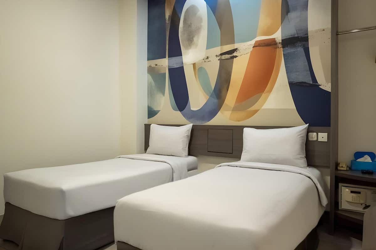 Superior kamer, 2 eenpersoonsbedden | Een kluis op de kamer, een bureau, gratis wifi