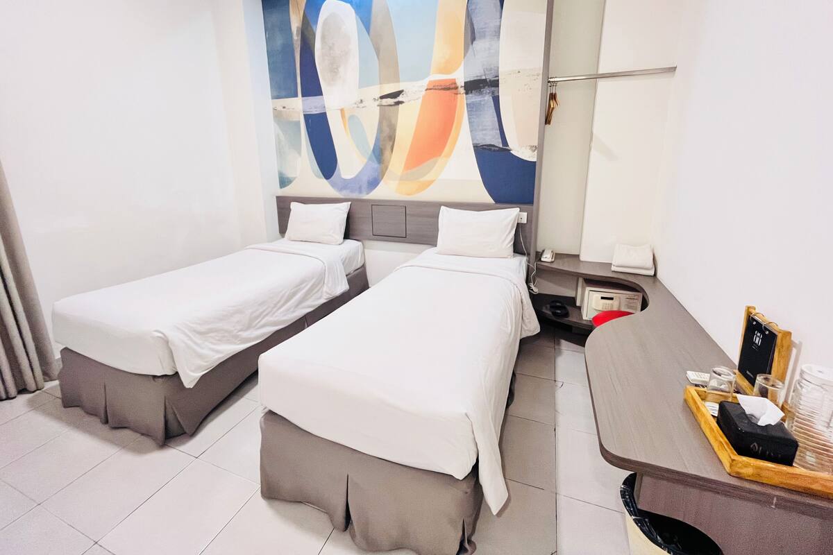 Quarto superior, 2 camas de solteiro | Cofres nos quartos, escrivaninha, Wi-Fi de cortesia