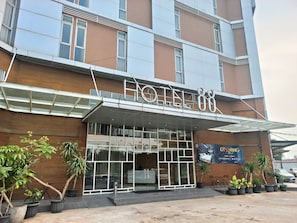 Front of property - Hotel 88 Kedoya Jakarta (Jakarta)