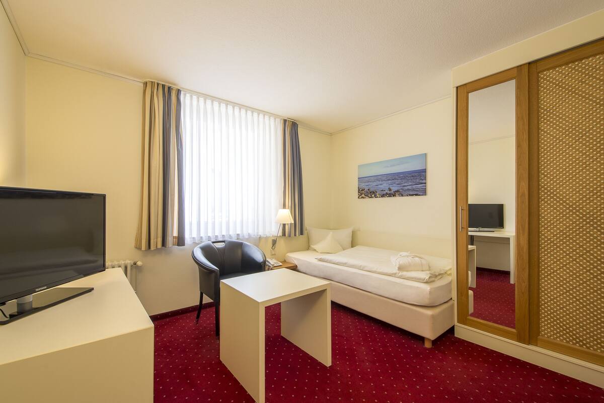Singola Comfort | Biancheria da letto ipoallergenica, minibar, una cassaforte in camera