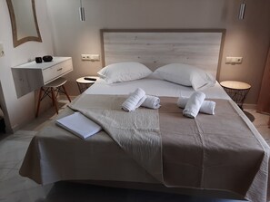 Standard Apartment | In-room safe - Sirena Apartments (Malevizi)