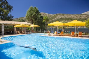 Seasonal outdoor pool, pool umbrellas, sun loungers