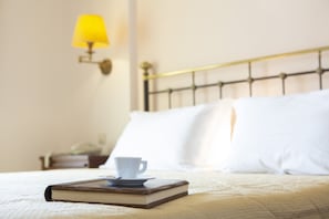 Double Room, Sea View | Minibar, individually decorated, desk, blackout drapes - Cleopatra Beach Hotel (Lefkada)