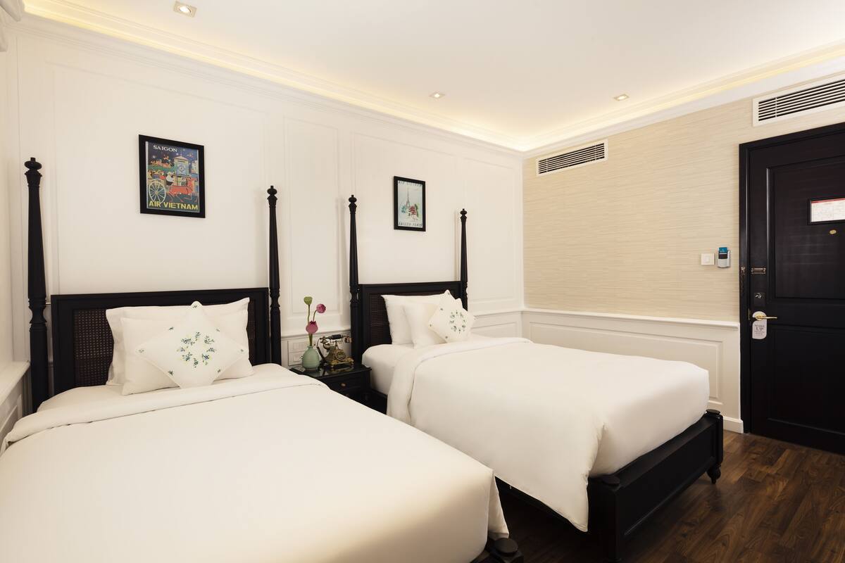 Indochine Serenity Room Twin | มินิบาร์, ตู้นิรภัยในห้องพัก, โต๊ะทำงาน, เตารีด/โต๊ะรีดผ้า