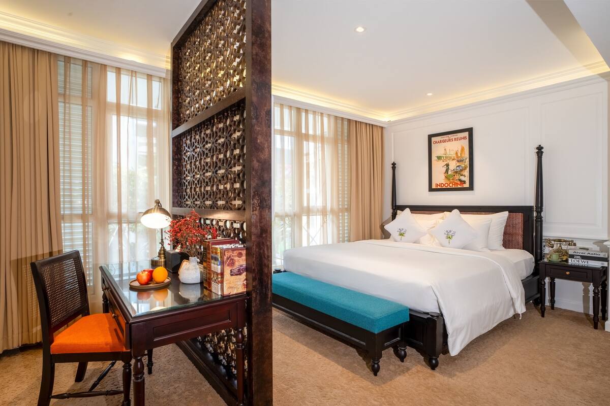 Indochine Heritage Suite | มินิบาร์, ตู้นิรภัยในห้องพัก, โต๊ะทำงาน, เตารีด/โต๊ะรีดผ้า