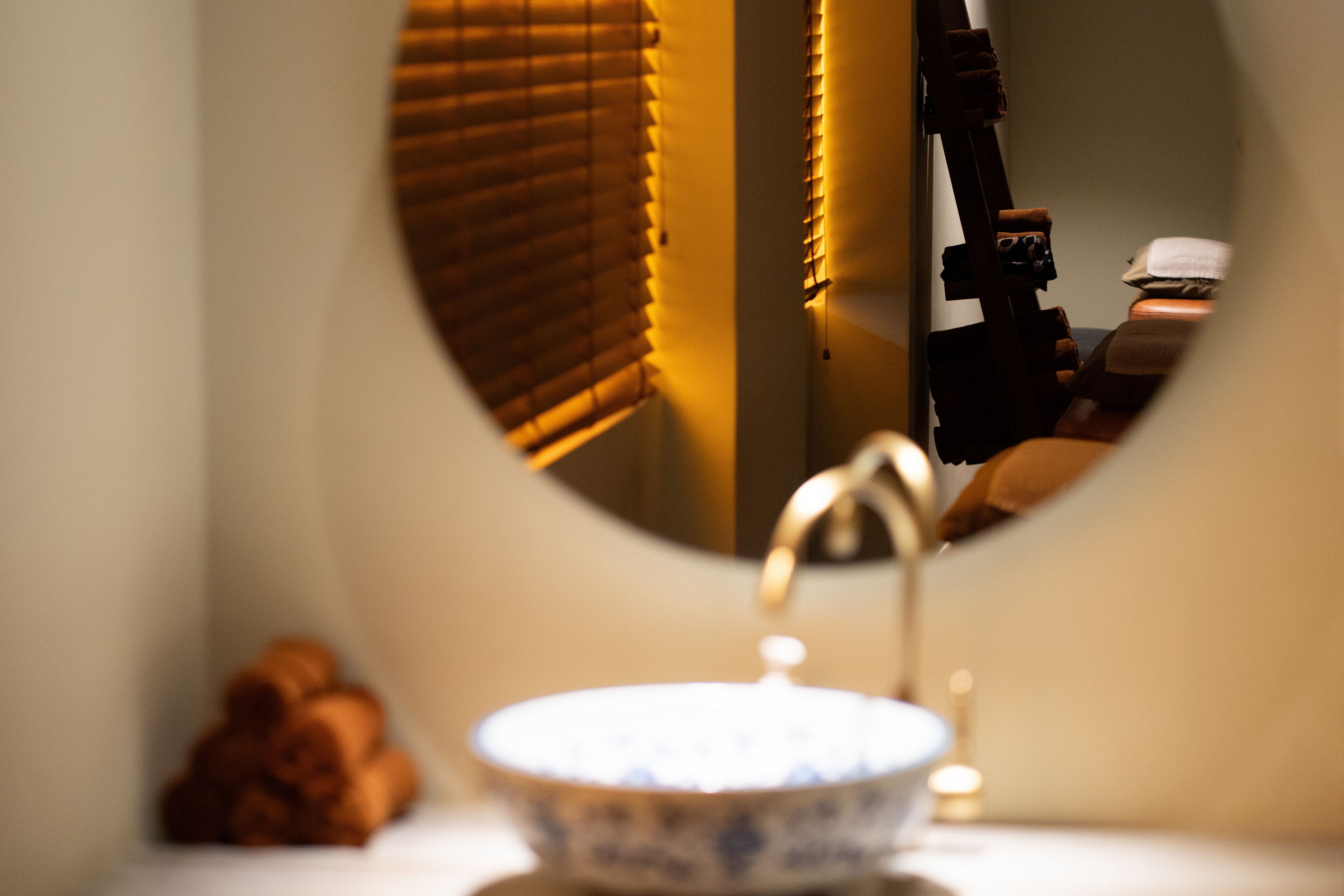 couples treatment room(s), sauna, hot tub, steam room, body treatments