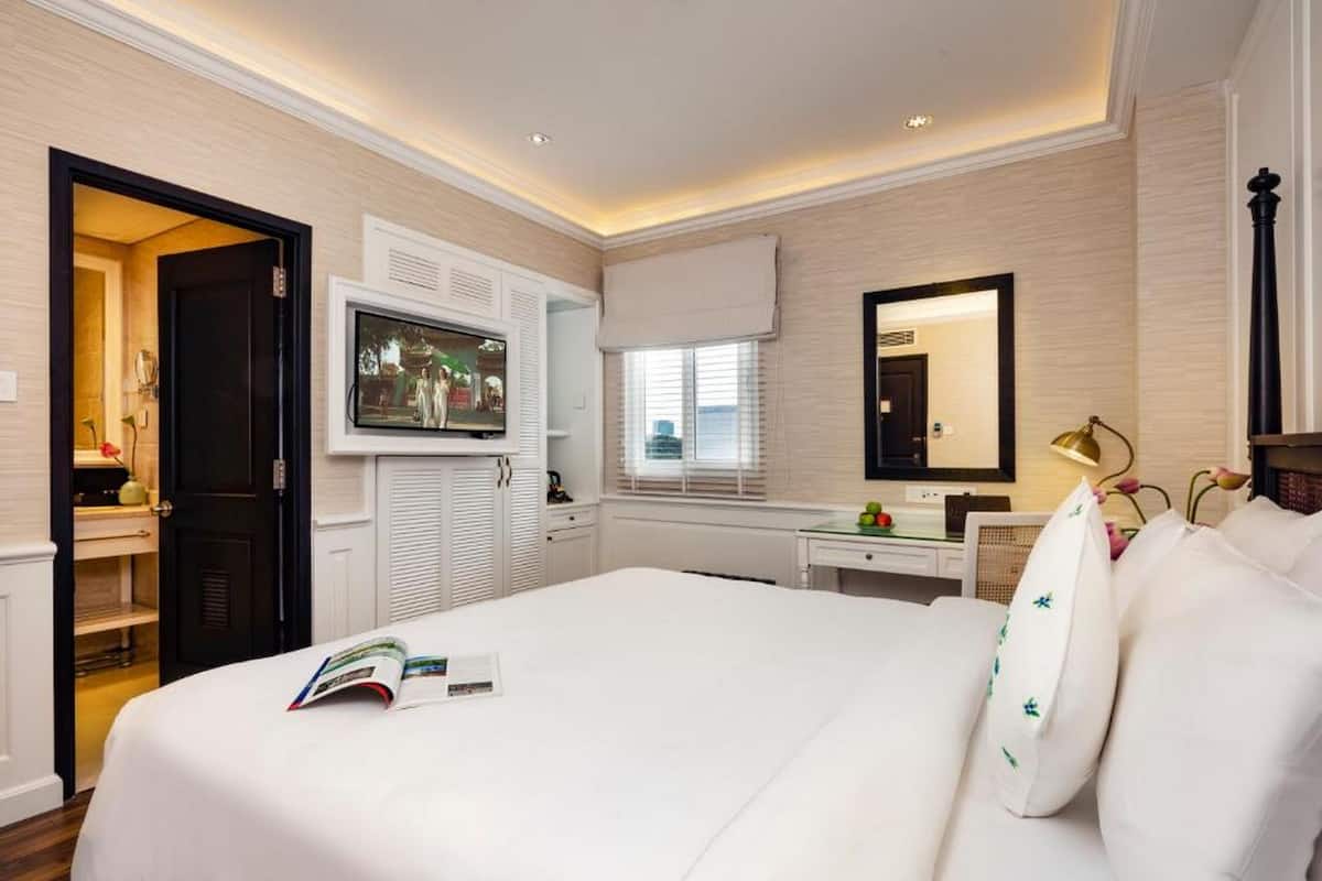 Colonial Elegance Deluxe Double | Minibar, caja fuerte, escritorio y tabla de planchar con plancha