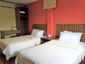 Twin Sharing Room | Desk, iron/ironing board, free WiFi