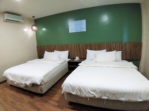 Deluxe Room | Desk, iron/ironing board, free WiFi