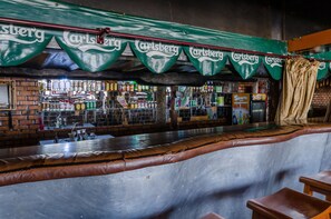 Bar (on property) - Nob View Hotel (Kampala)