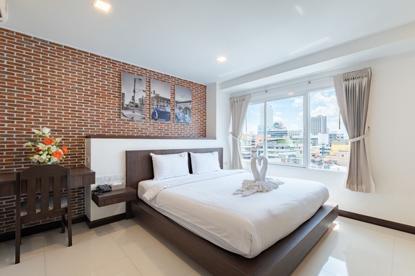 Deluxe Double Room | Free minibar, in-room safe, desk, blackout drapes