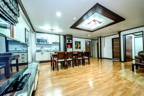 Dynasty | In-room dining - Jungmun JejuHue Pension (Seogwipo)