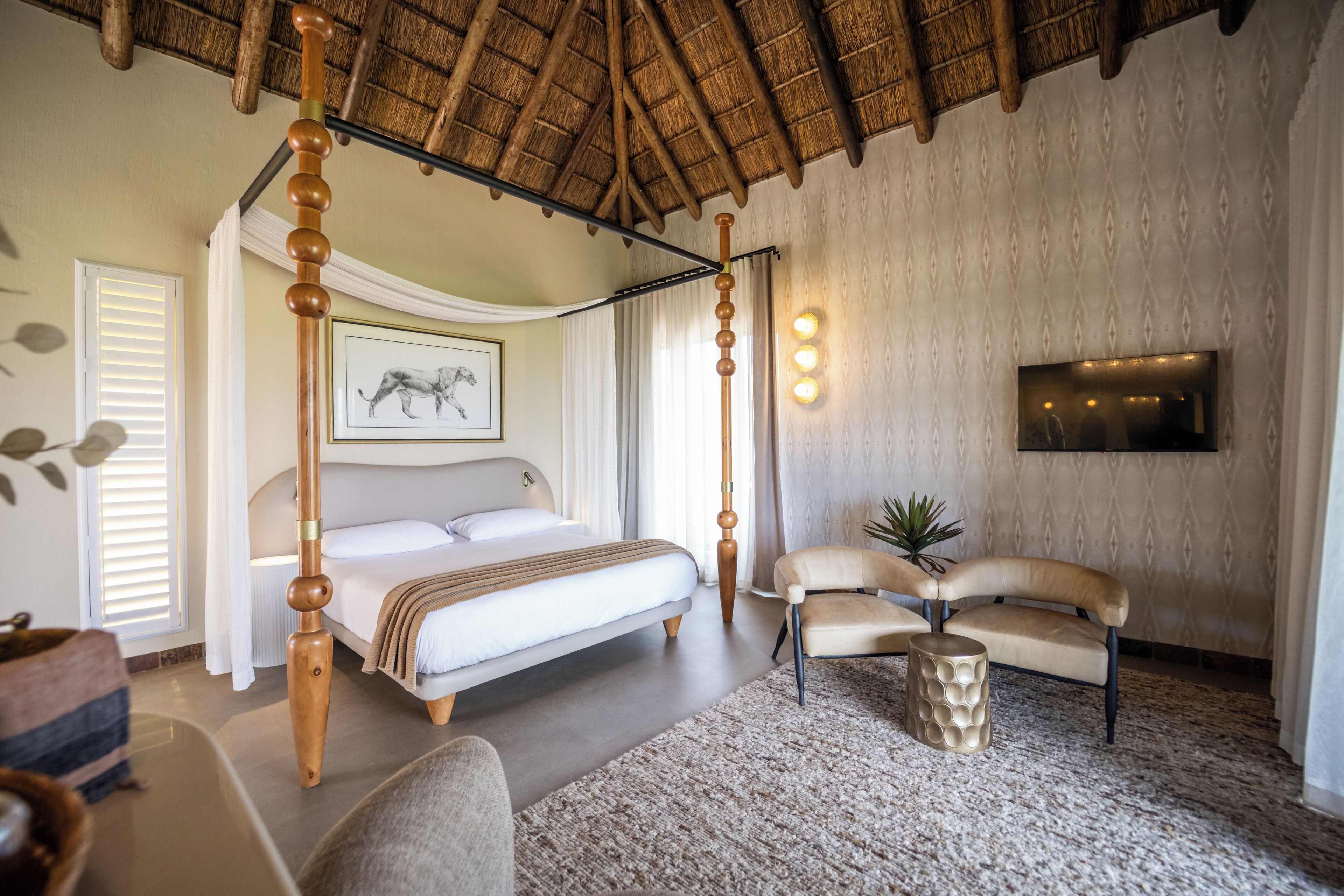 Habitación de lujo | Sábanas de algodón egipcio, ropa de cama de alta calidad y minibar 