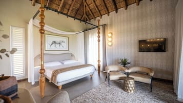 Luxury Room | Egyptian cotton sheets, premium bedding, minibar, desk