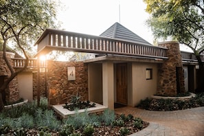 Exterior - Bona Bona Game Lodge (Maquassi Hills)