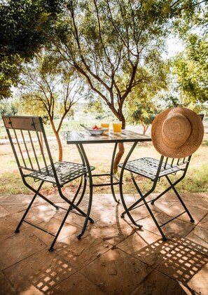 Doppelzimmer, mit Bad | Terrasse/Patio