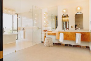 Luxury Room | Bathroom | Separate bathtub and shower, deep-soaking bathtub
