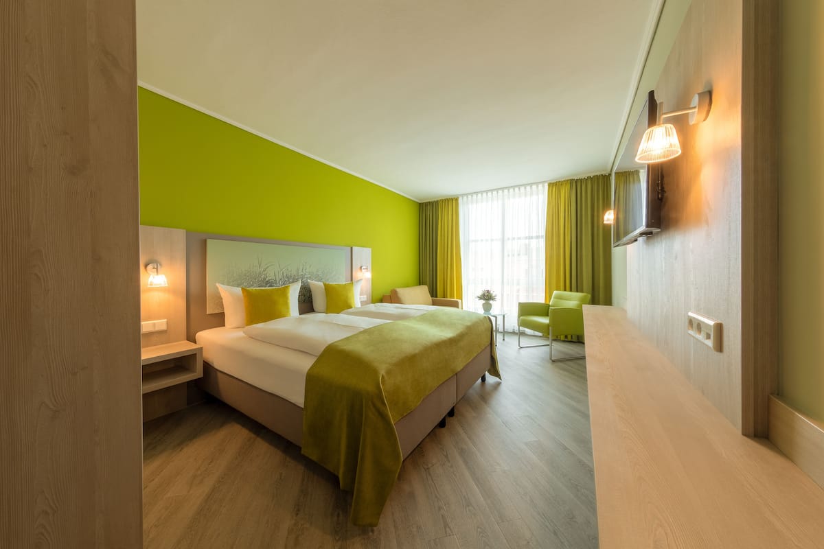 Superior Double Room | Peralatan tempat tidur hipoalergenik, bar mini, peti besi dalam bilik
