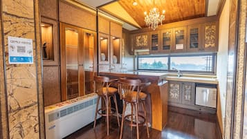 VVIP | Dapur pribadi | Lemari es dan ketel listrik