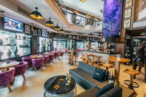 5 restaurants; lunch and dinner served  - Hugo's Boutique Hotel - Adults Only (St. Julian's)