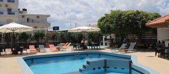 Albatross Studios & Apartments