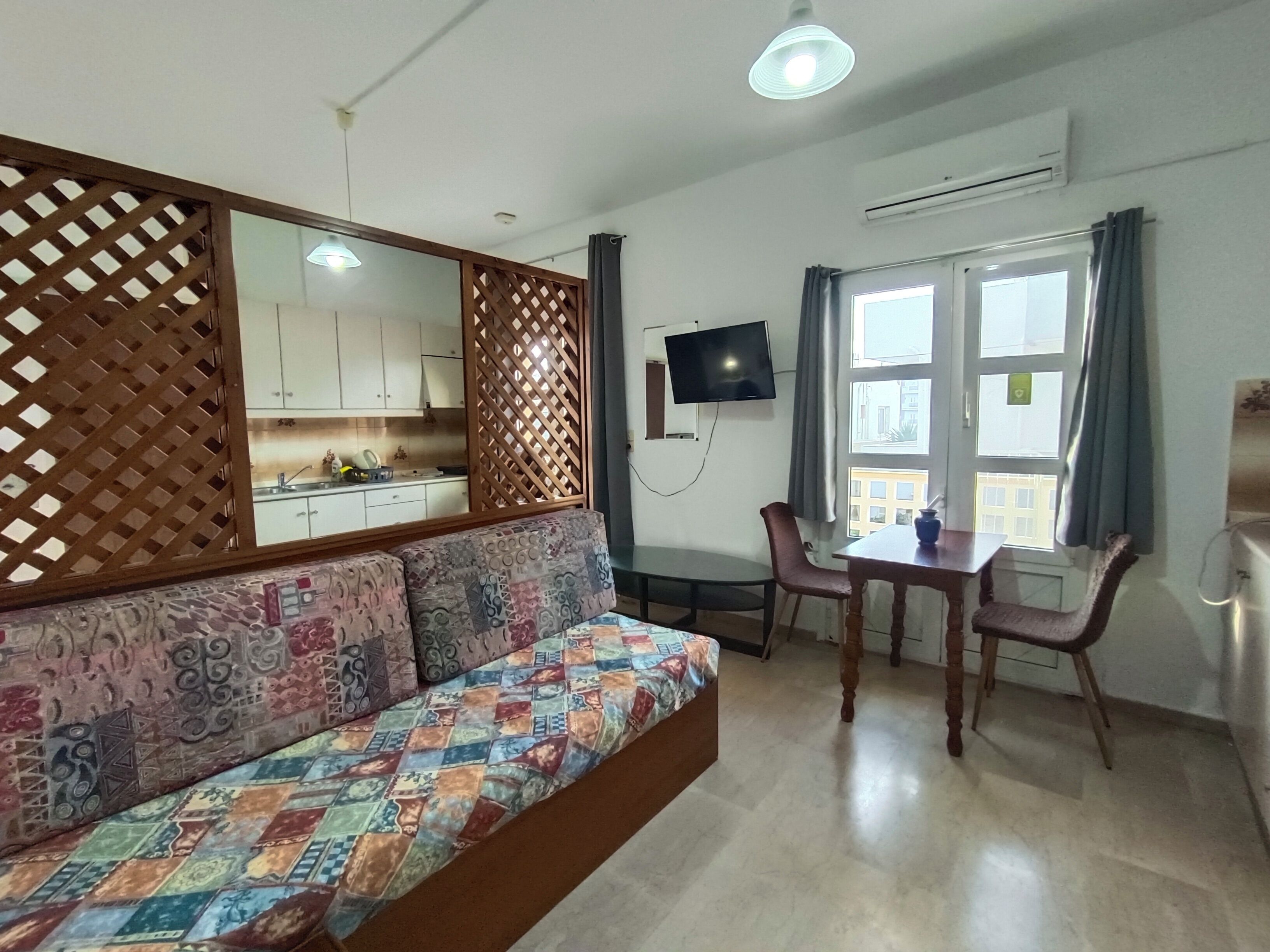 Departamento básico (Triple) | Servicio a la habitación