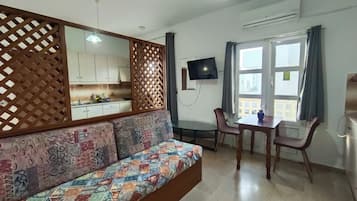 Departamento básico (Triple) | Servicio a la habitación