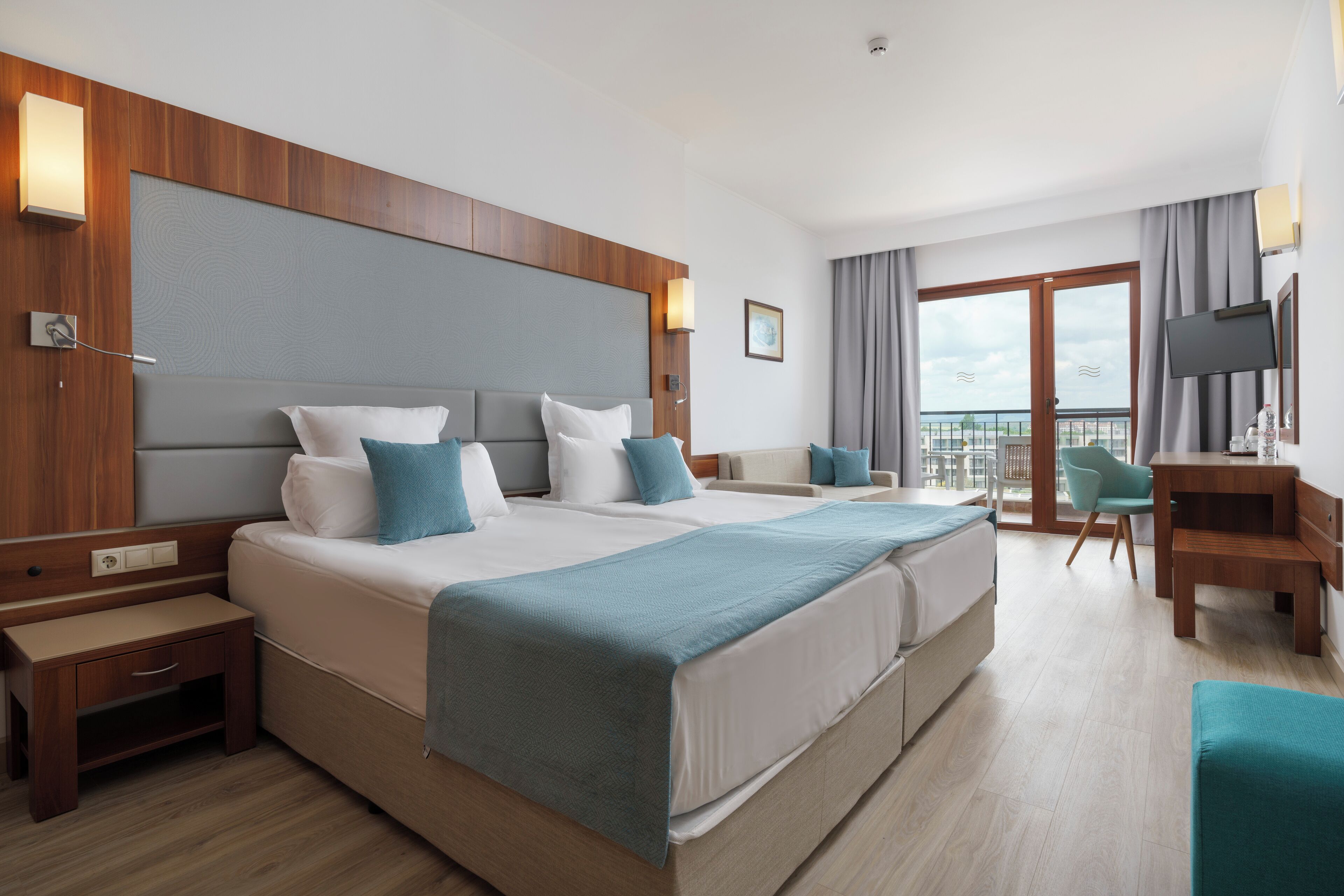 In-room safe, free cots/infant beds