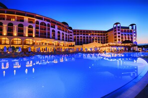 Indoor pool, outdoor pool