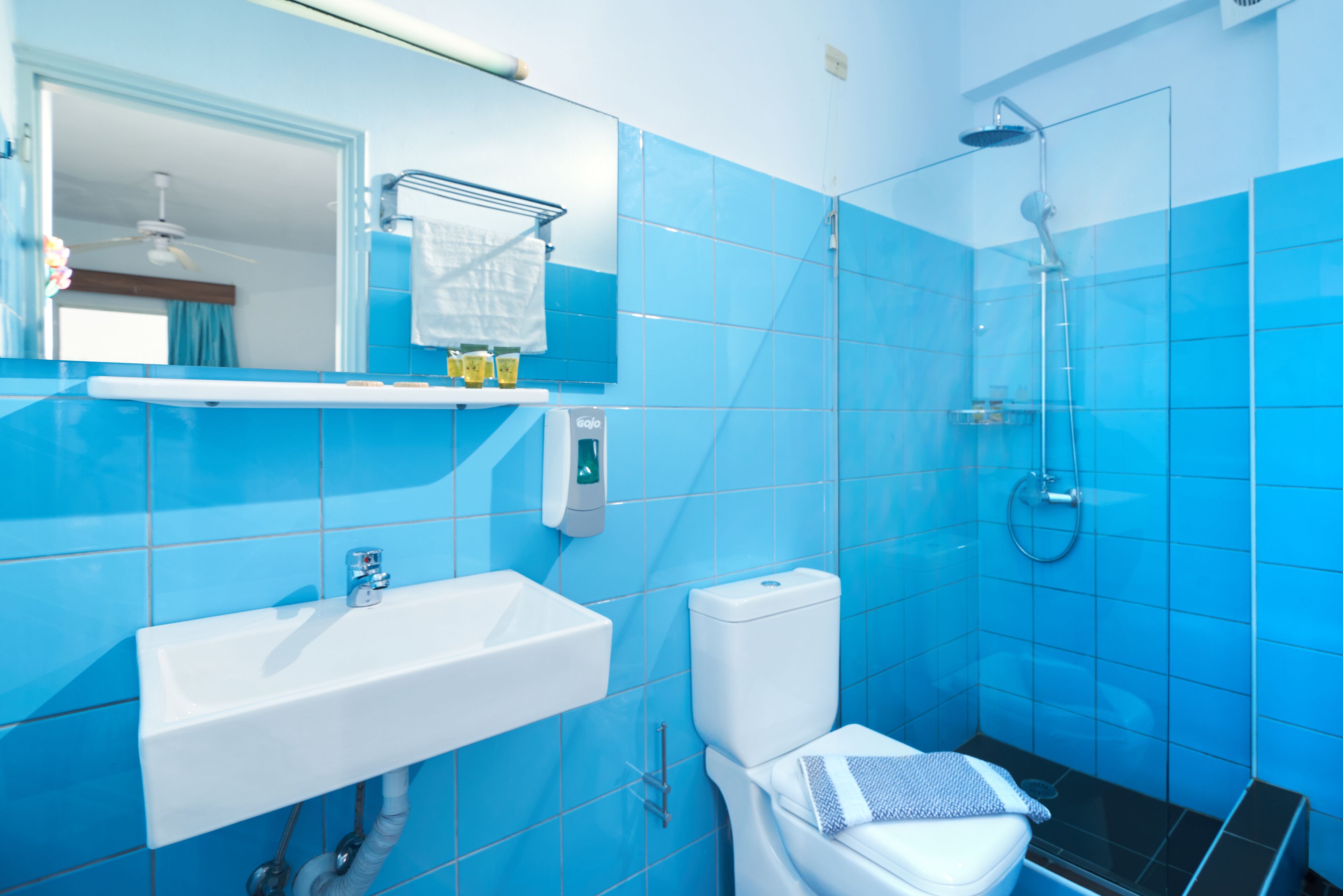 superior double room, sea view | bathroom | hair dryer, towels