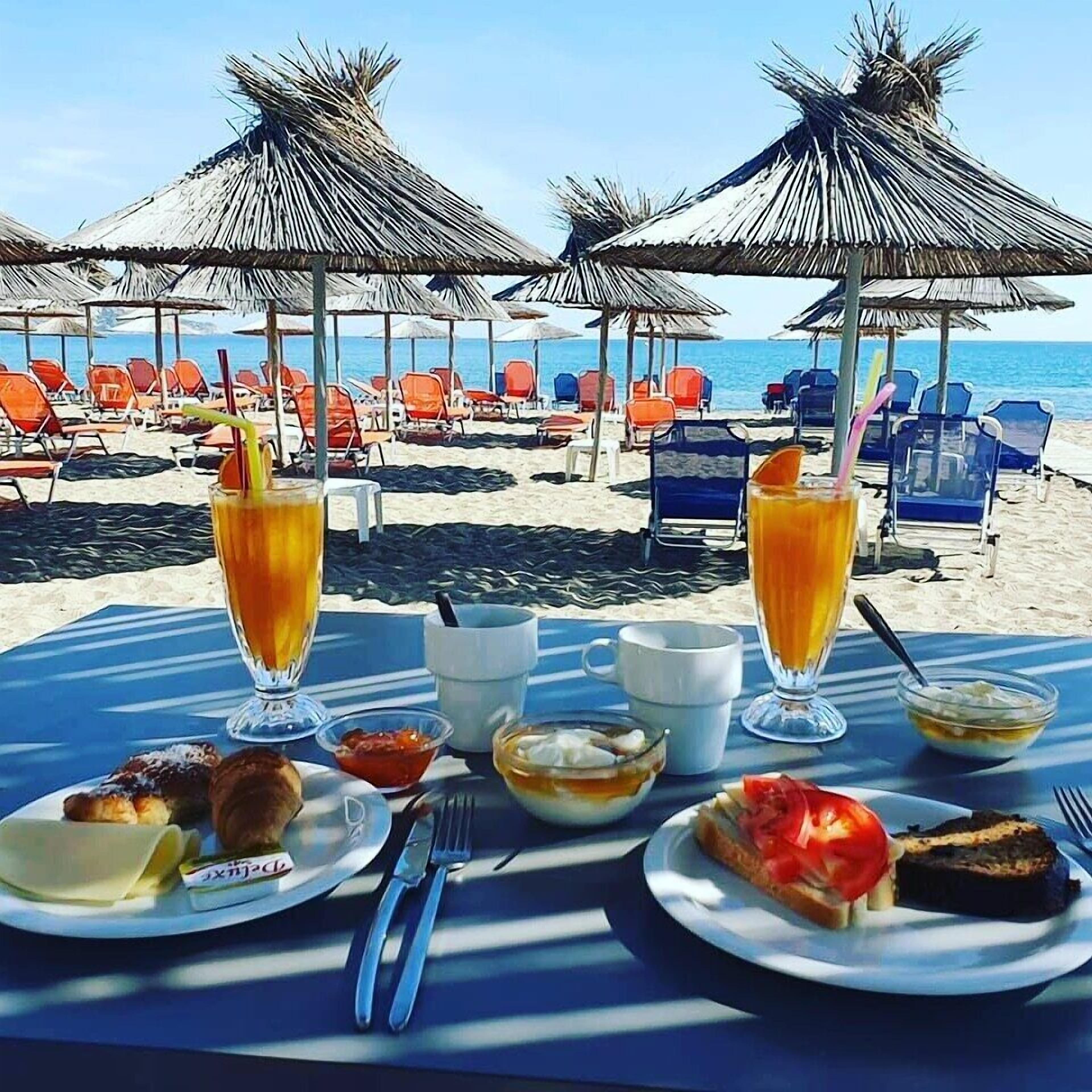 Daily buffet breakfast for a fee