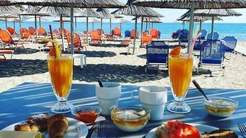 Daily buffet breakfast for a fee