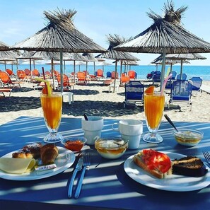 Daily buffet breakfast for a fee