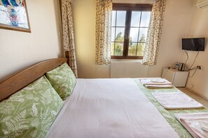 Standard Double Room, Balcony, Lake View