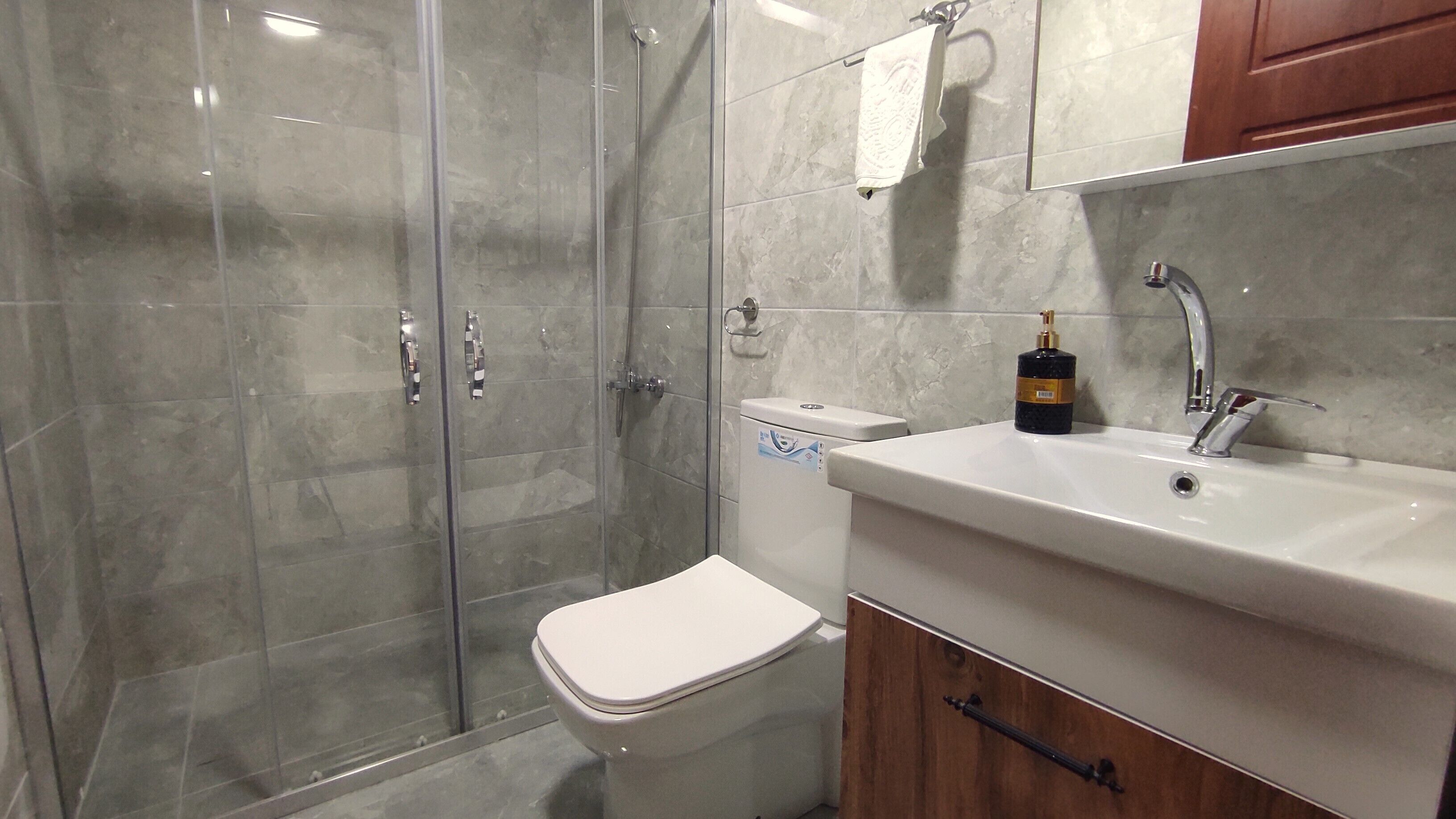 comfort twin room | bathroom | shower, free toiletries, hair dryer, slippers