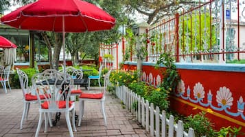 Breakfast, lunch, dinner served; Regional cuisine, garden views