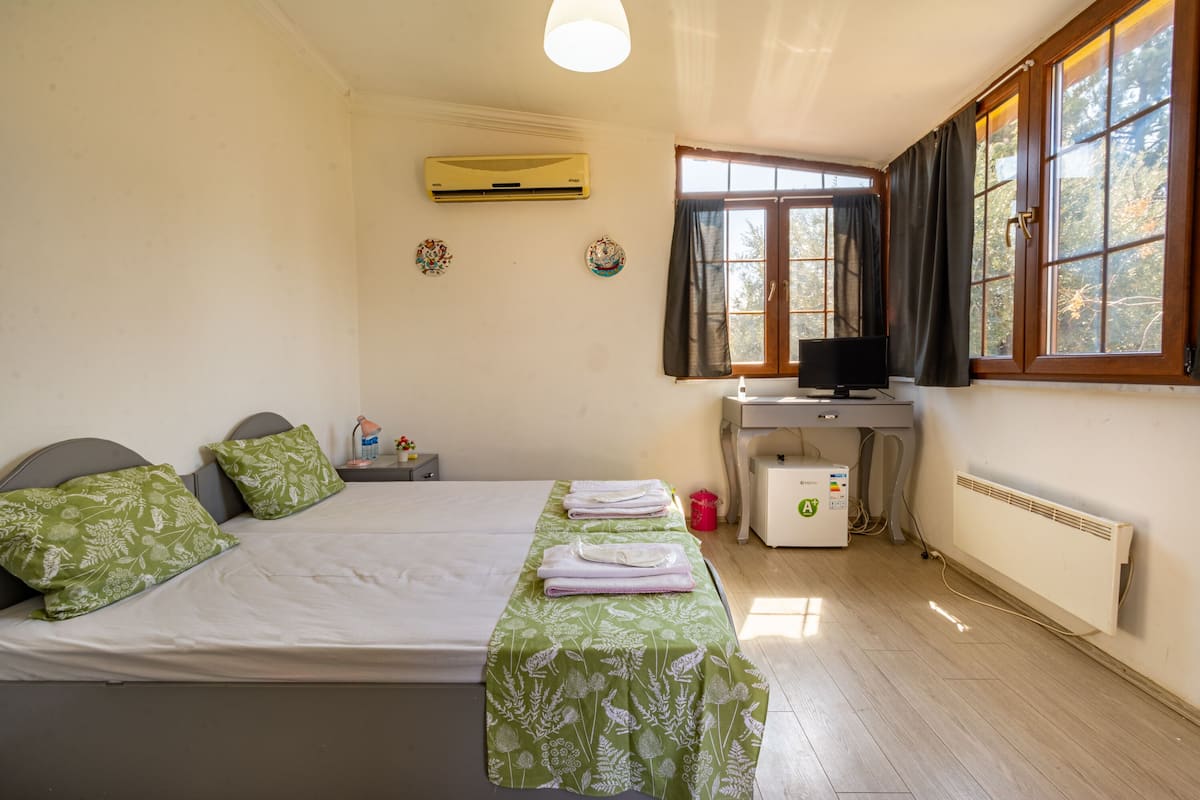 Standard Double Room, 1 Queen Bed | 2 bedrooms, premium bedding, individually furnished, desk